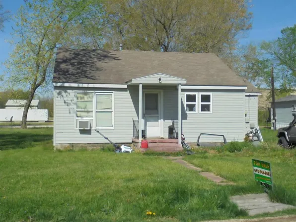 1237 S Franklin St, Salem, IL 62881