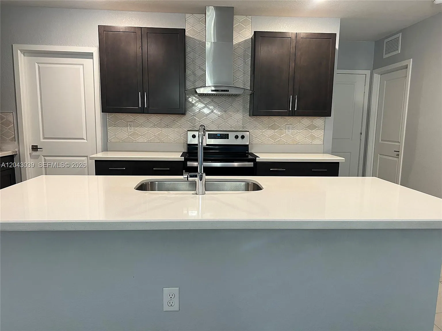 Royal Homes West — Photo 4