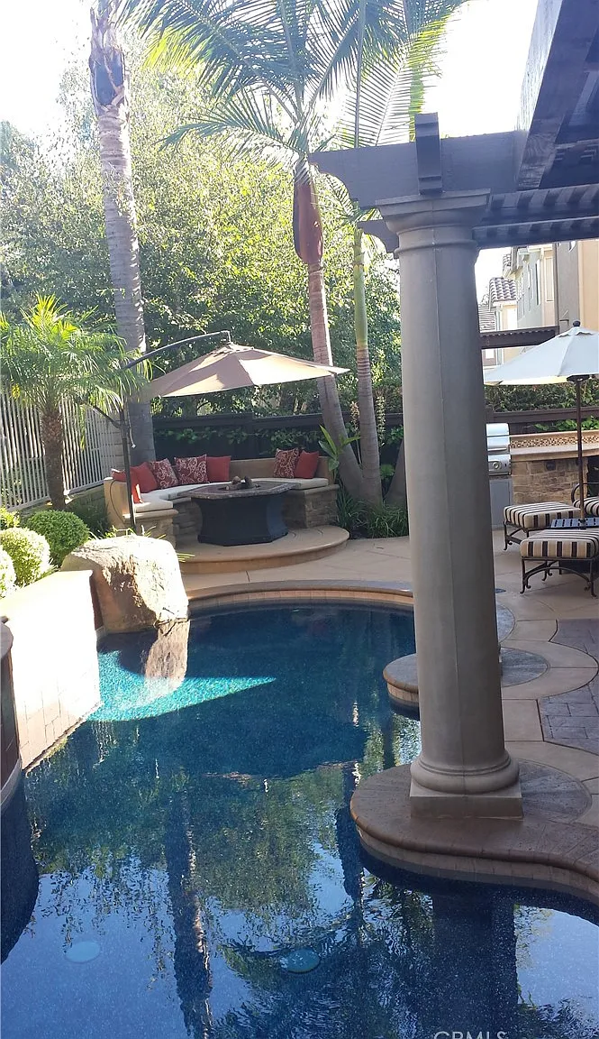 4 bed, 2496 sqft, $6,000 — Photo 2
