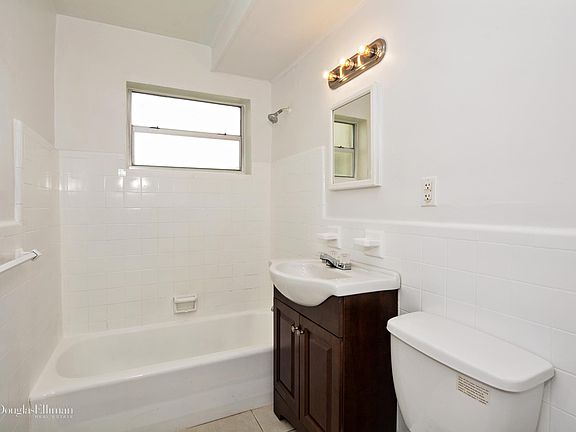 5th image of 808 SE 4th St APT 8