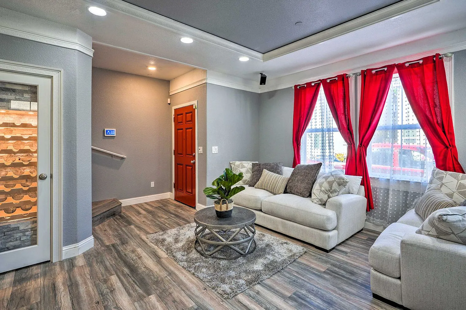 4 bed, 2.0 bath, 1894 sqft, $5,225 — Photo 2