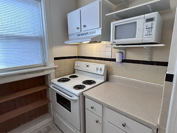 4th image of 4133A Potomac St
