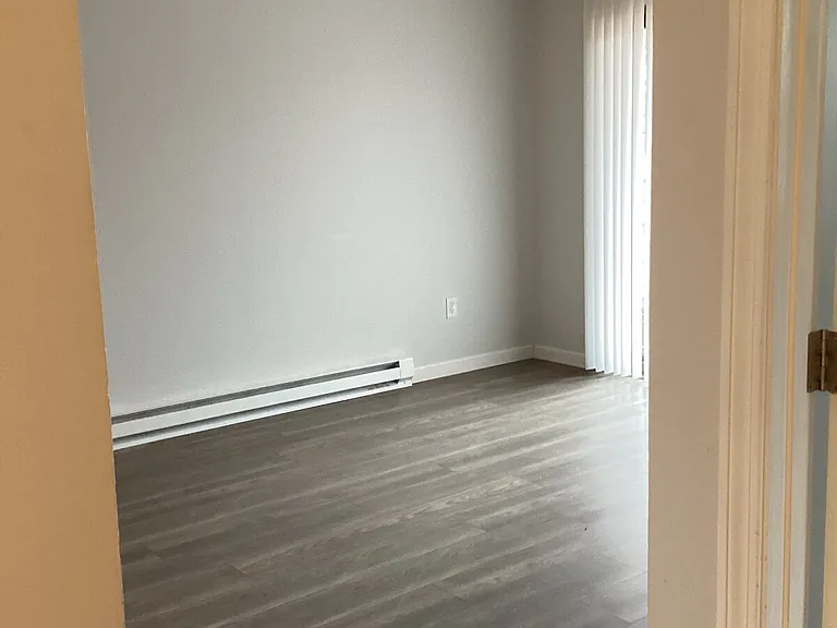 12 E Side Dr #4 — Photo 1