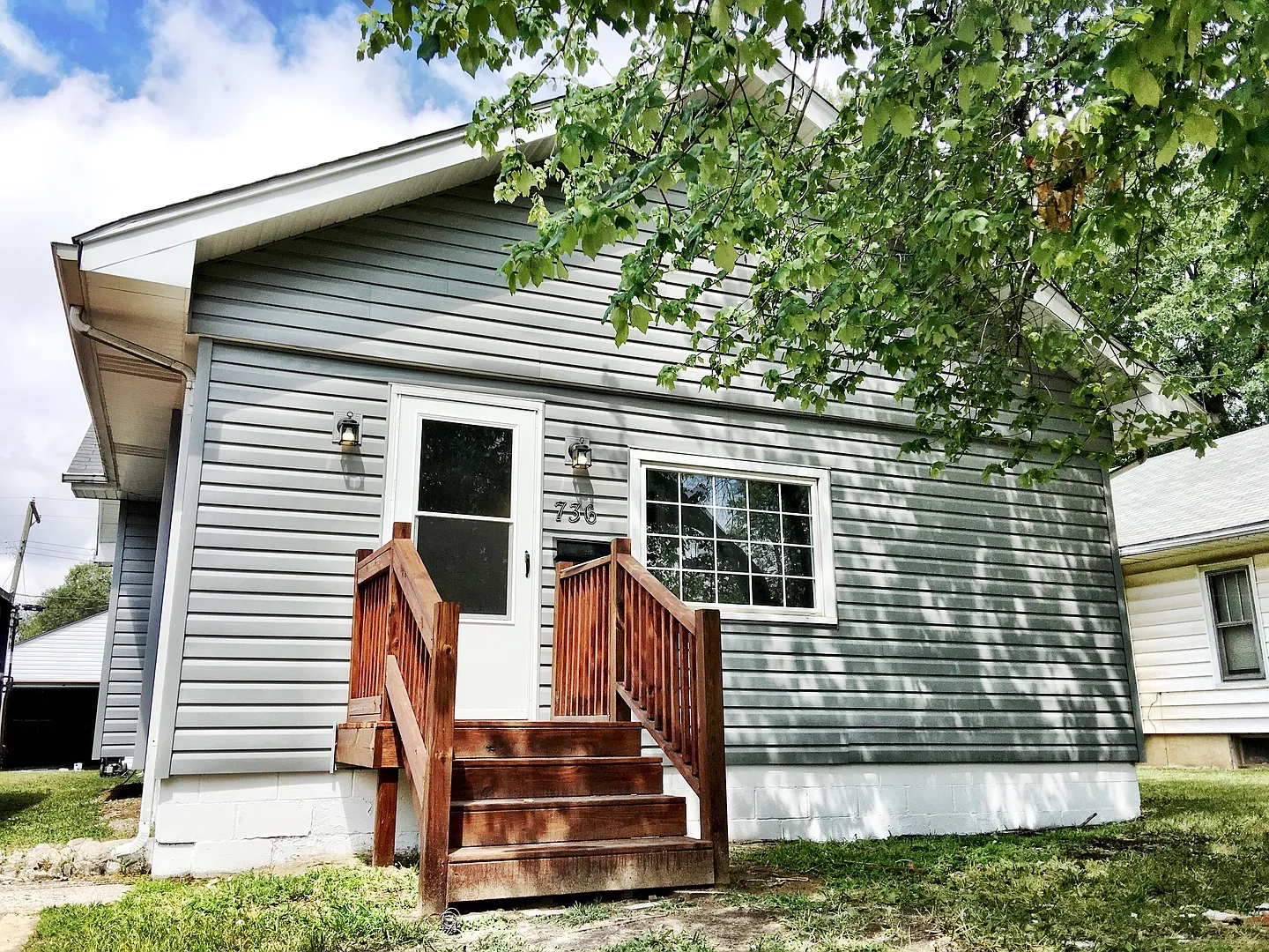 736 Condit St photo 1