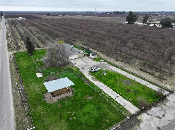 6028 W Dinuba Ave, Raisin City, CA 93652