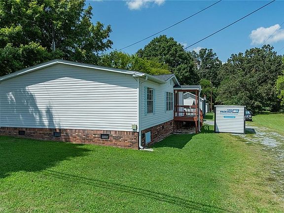 2nd image of 1025 E Holly Grove Rd