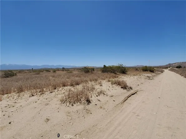 2 Ac Ave #L8, Palmdale, CA 93591