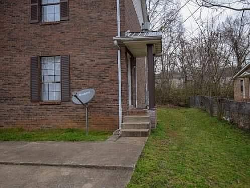 3rd image of 1501-1503 W Knollwood Cir
