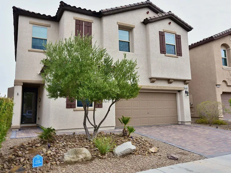 1120 Strada Cristallo — Photo 2
