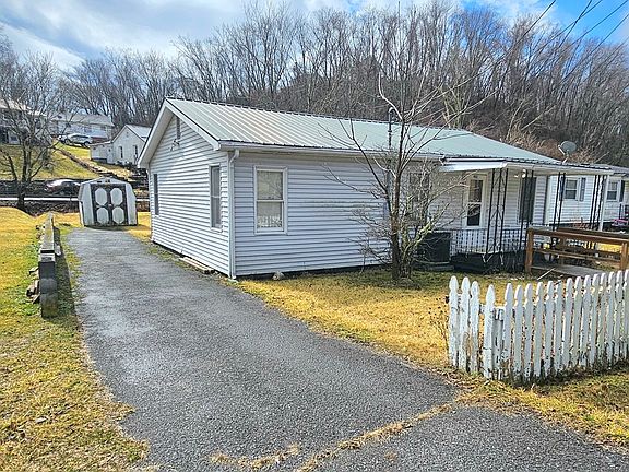 2nd image of 901 Maplewood Ln