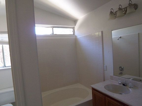 5th image of 468 Zachary Dr