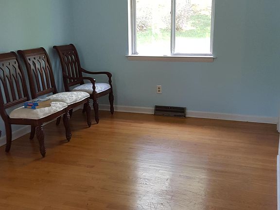 4th image of 2706 Byron Dr