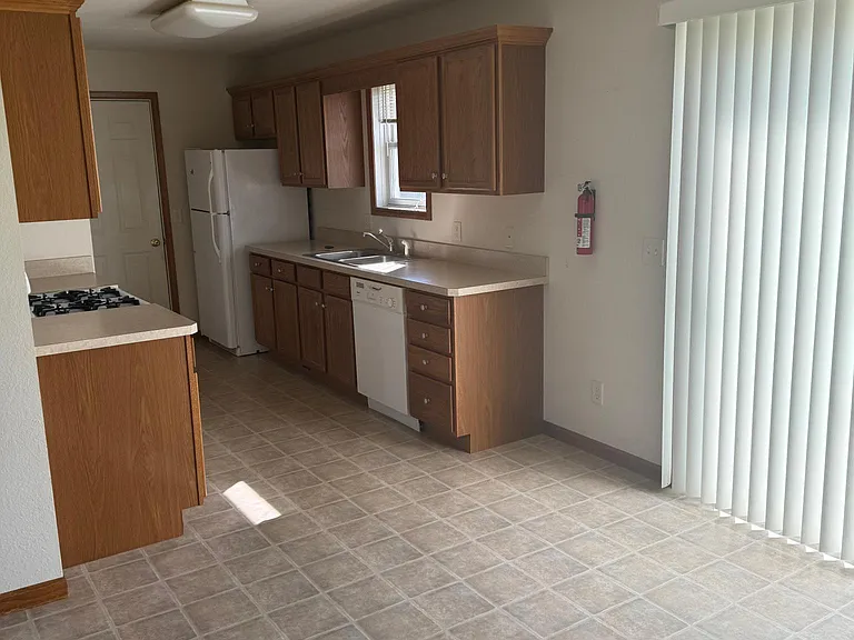 1309 Red Oak Dr — Photo 4