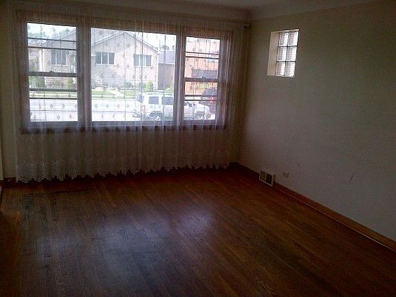 4th image of 6841 W Montrose Ave