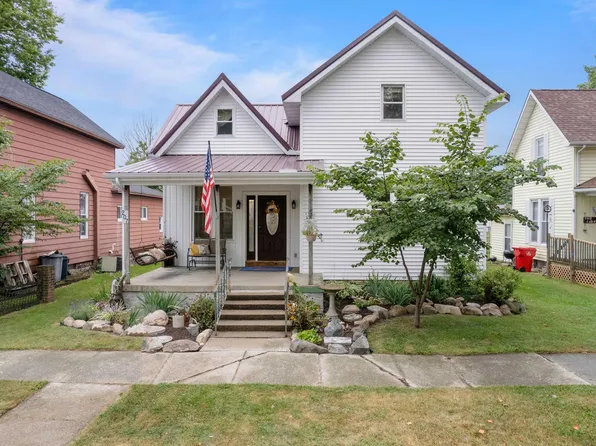 207 N Tucker St, Mentone, IN 46539