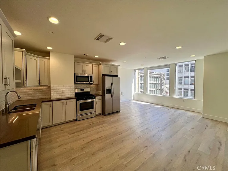 314 W 6th #314-506 — Photo 5