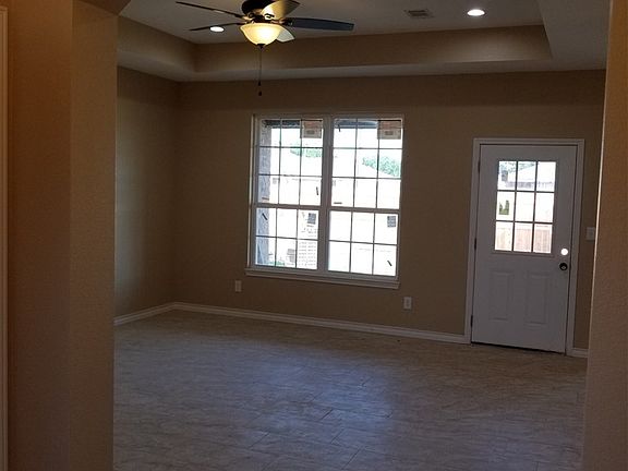 2nd image of 1200 E Oak Ave