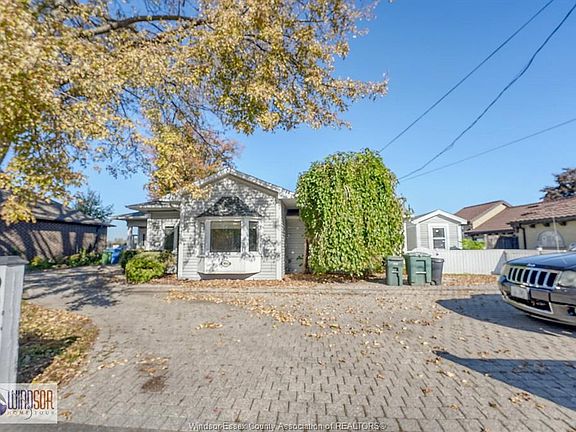 4th image of 9906 Riverside Dr E