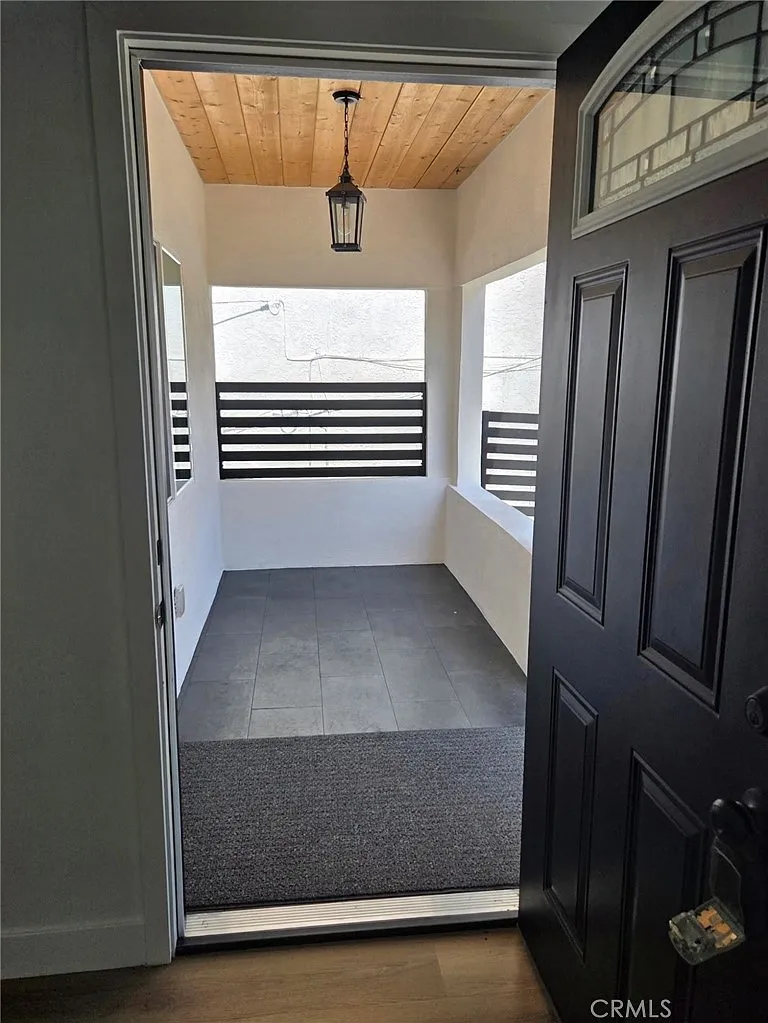 2 bed, 1904 sqft, $3,500 — Photo 4