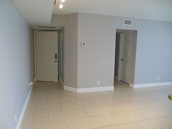 4th image of 724 Executive Center Dr #34-8-34