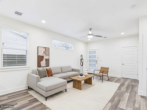 5th image of 6102 Caddie St #B