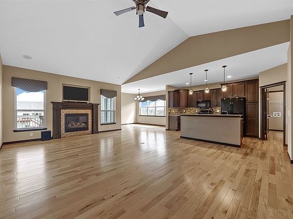 3rd image of 2106 Hallbrook St SW