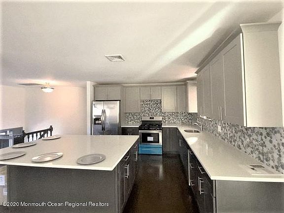 5th image of 46 Fredric Dr
