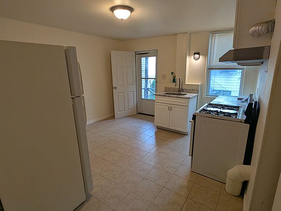 3rd image of 304 38th St