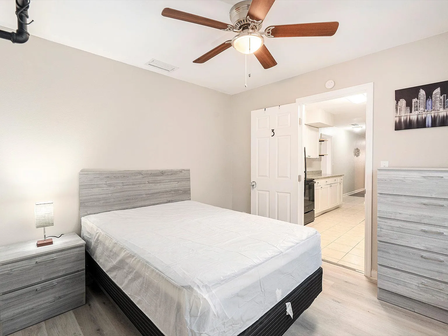 4 bed, 3.0 bath, 2784 sqft, $936 — Photo 1