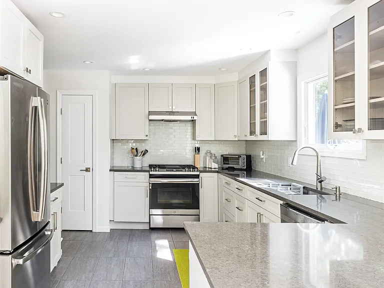 77 Three Mile Harbor Dr — Photo 2