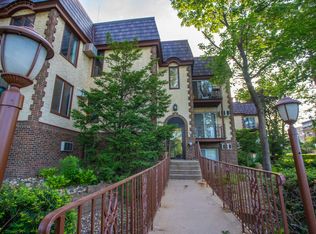 3000 W River Pkwy S #304, Minneapolis, MN 55406