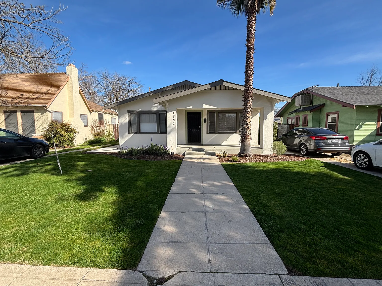 3 bed, 1220 sqft, $2,400 — Photo 2