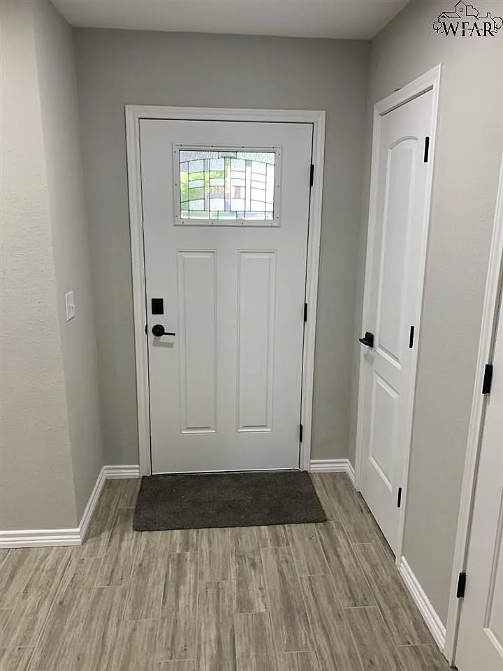 4 bed, 2.0 bath, 1678 sqft, $2,700 — Photo 2