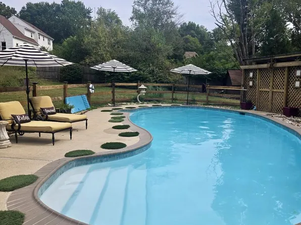 1808 Clovermeadow Dr, Vienna, VA 22182