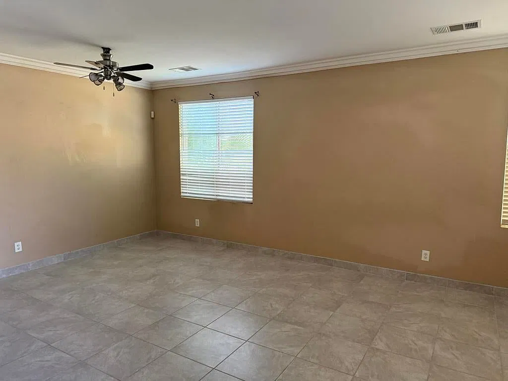 4 bed, 2800 sqft, $3,300 — Photo 3