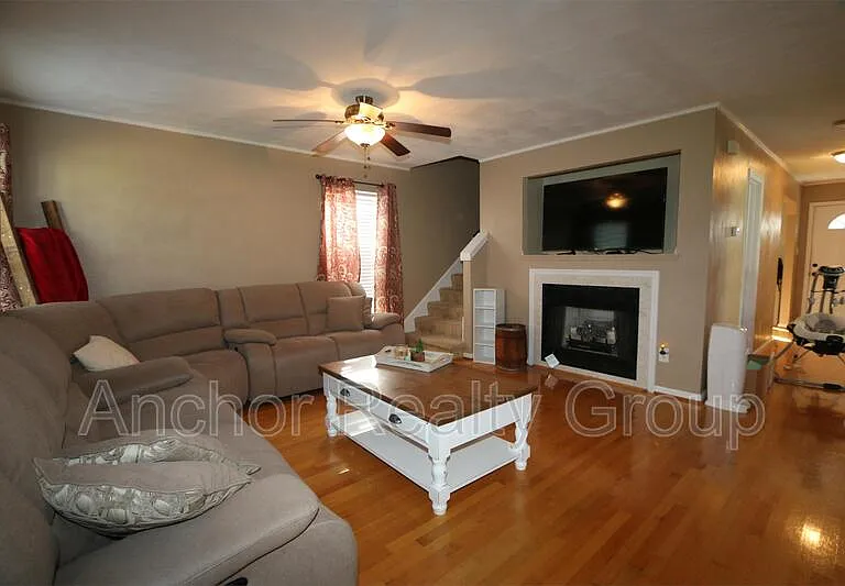 1618 Kingston Ave — Photo 6
