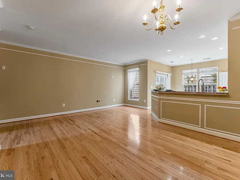 6002 Saint Hubert Ln — Photo 4