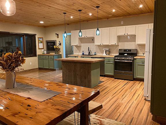 Kitchen/ dining room