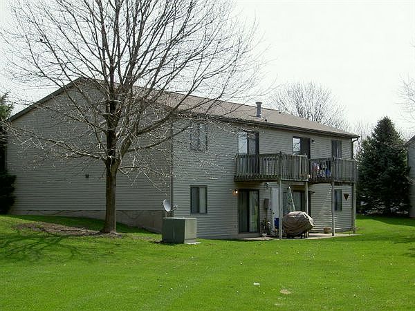 Anchor Estates Courtyard and Building Exterior