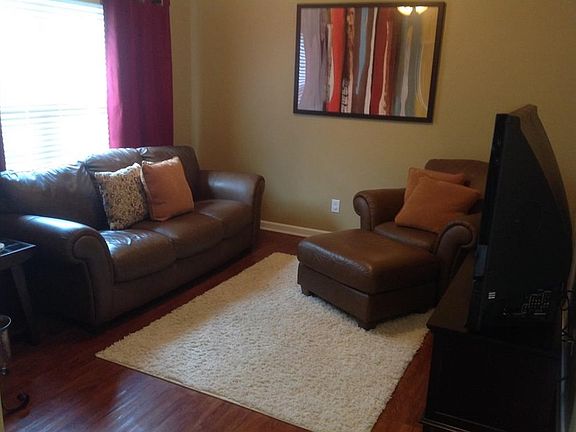 2nd image of 1036 Lichfield Ln