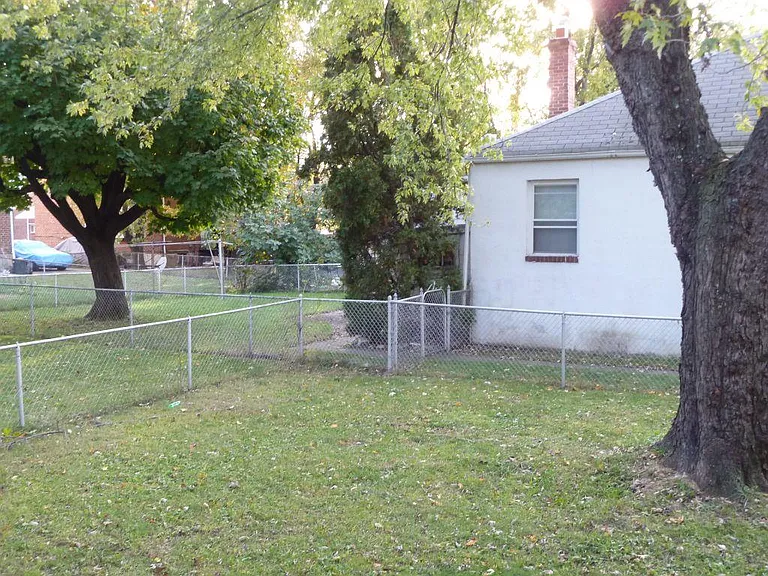 5816 Cedonia Ave — Photo 3