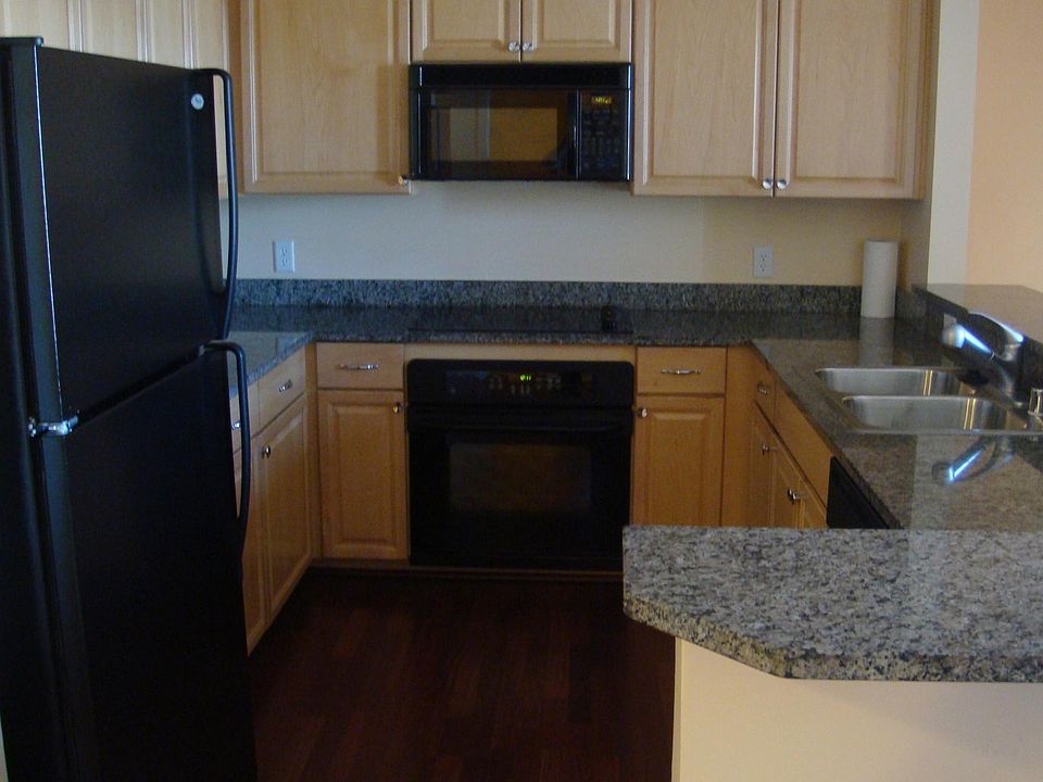 1st image of 925 N Lincoln St APT 8F