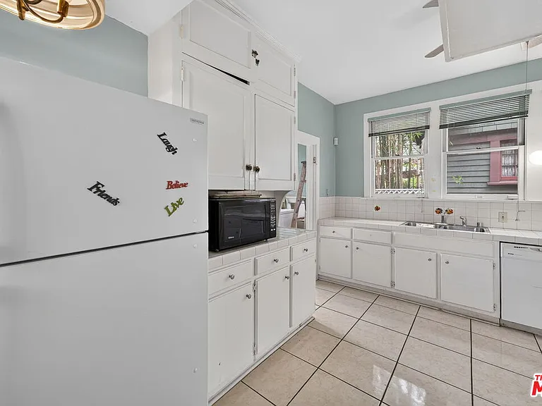 2215 W 21st St — Photo 28