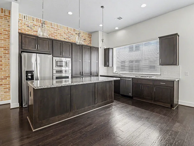 715 Hartman St — Photo 13