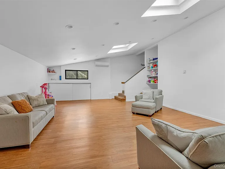 8 Plaka Ct — Photo 24