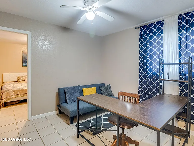 1102 Tucker Ave — Photo 9