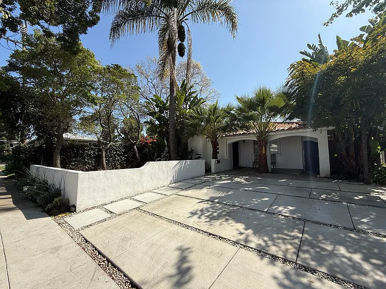2591 Amherst Ave — Photo 3