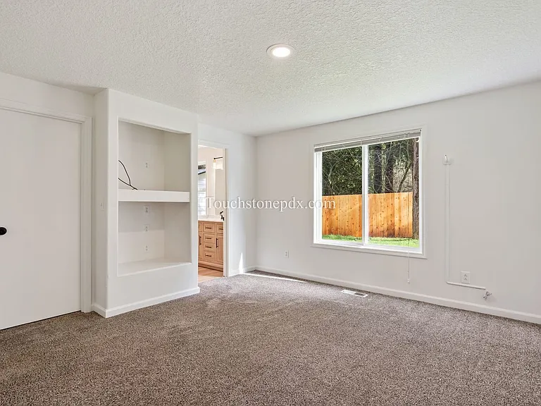 20160 Quinalt Dr — Photo 17