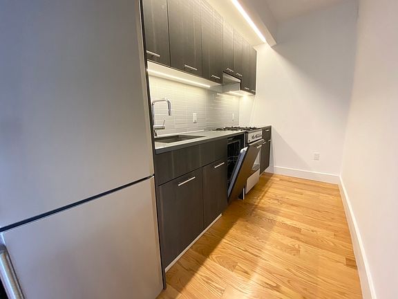 4th image of 159 Meserole St #505