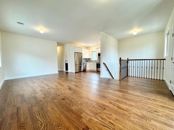 365 Chelsea St #2